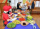 Tankonyha &uuml;nnep&eacute;lyes &aacute;tad&aacute;sa - Pete G&aacute;bor fot&oacute;i