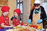 Tankonyha &uuml;nnep&eacute;lyes &aacute;tad&aacute;sa - Pete G&aacute;bor fot&oacute;i